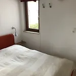펜션 Ferienhaushaelfte An Der Mueritz