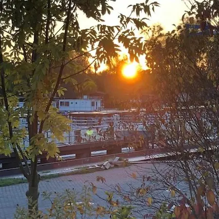 Ferienhaushaelfte An Der Mueritz ريكلين